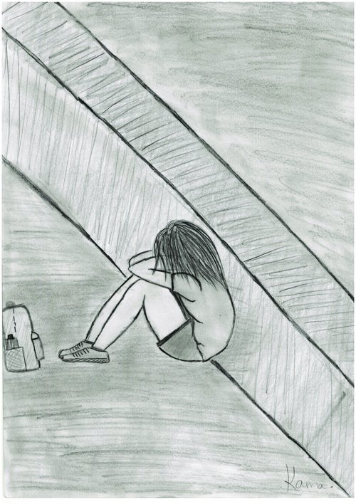 Ein mit Bleistift gezeichnetes Bild auf dem ein Mädchen an die Wand gelehnt auf dem Boden sitzt und ihren Kopf in ihren Armen vergräbt